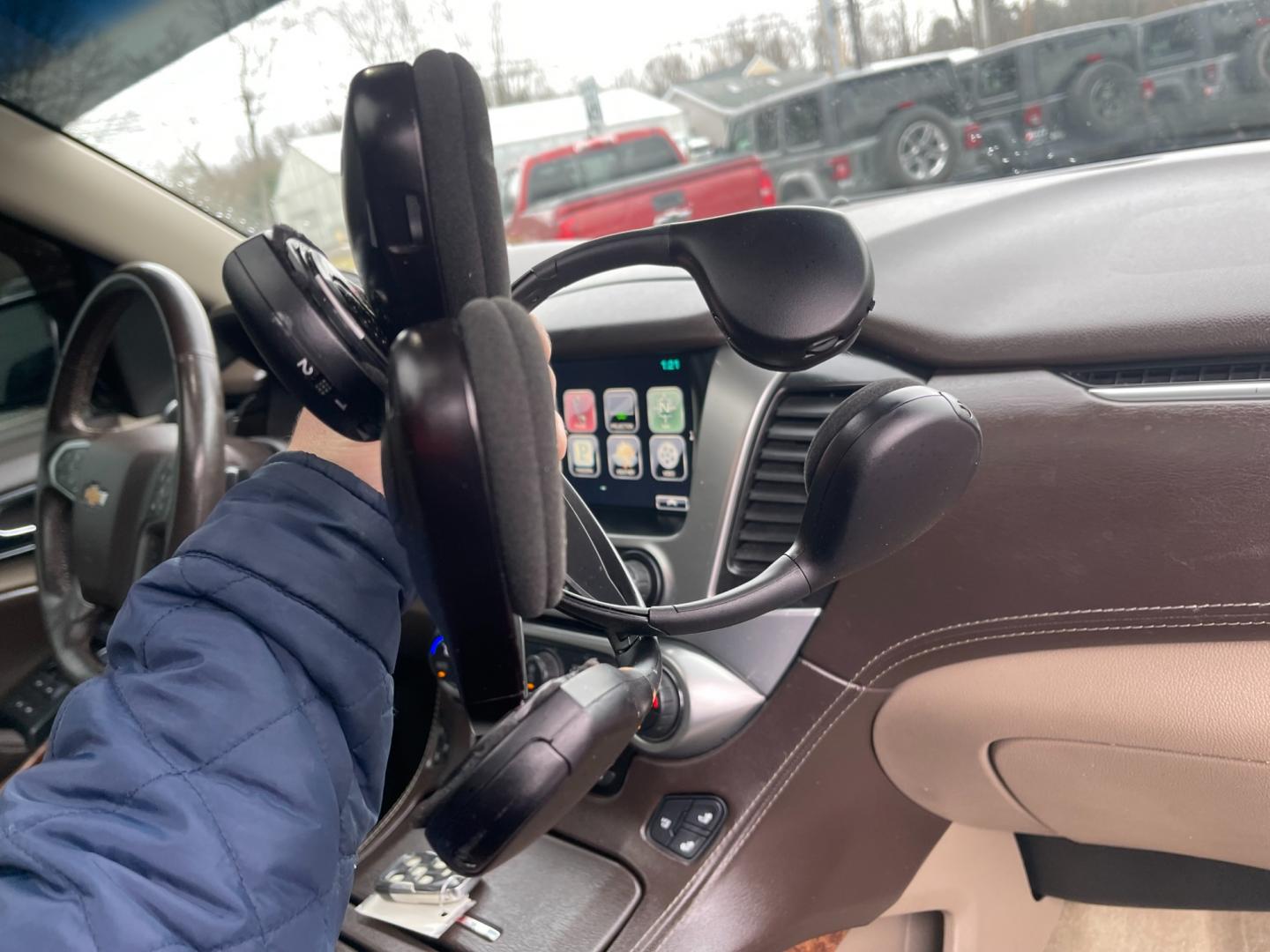 2016 Black /Brown Chevrolet Suburban LTZ 4WD (1GNSKJKC3GR) with an 5.3L V8 OHV 16V engine, 6A transmission, located at 11115 Chardon Rd. , Chardon, OH, 44024, (440) 214-9705, 41.580246, -81.241943 - Photo#56